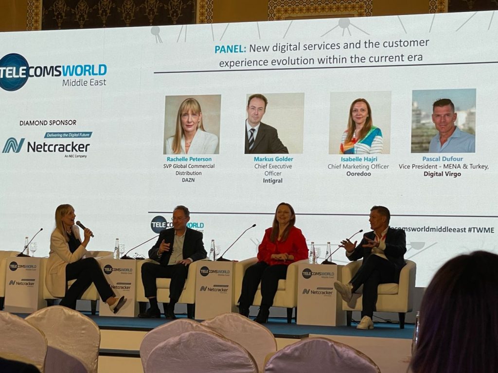 Mesa redonda con Digital Virgo y otras empresa durante Telecoms World Middle East